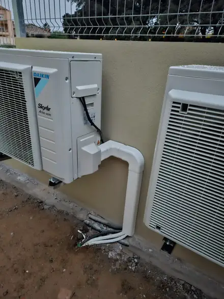 Muntatge de dues unitats exteriors Daikin