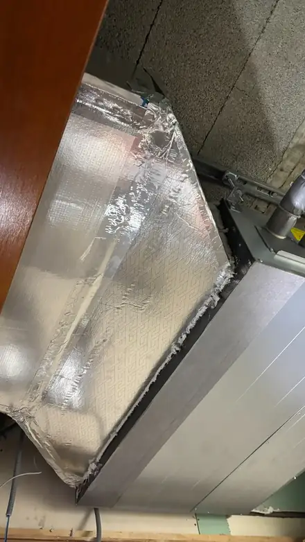 Instal·lació de conductes en fals sostre