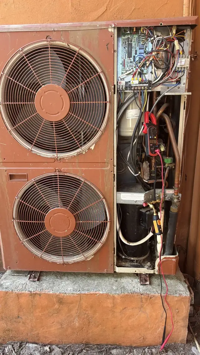 Mesura elèctrica en una unitat exterior de dos ventiladors