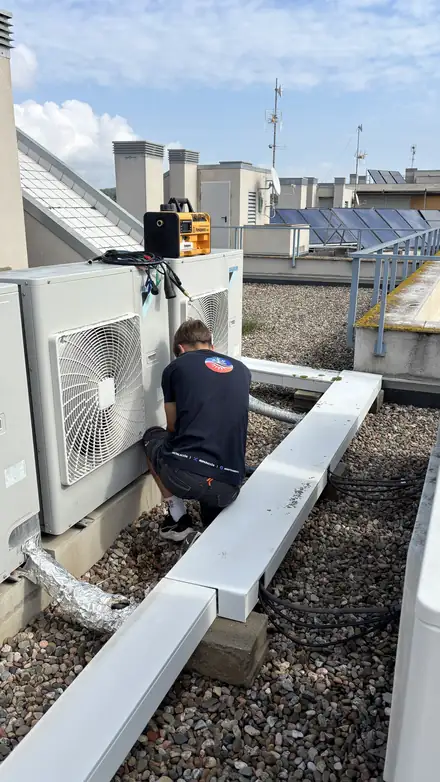 Bomba de buit connectada a una unitat exterior Daikin